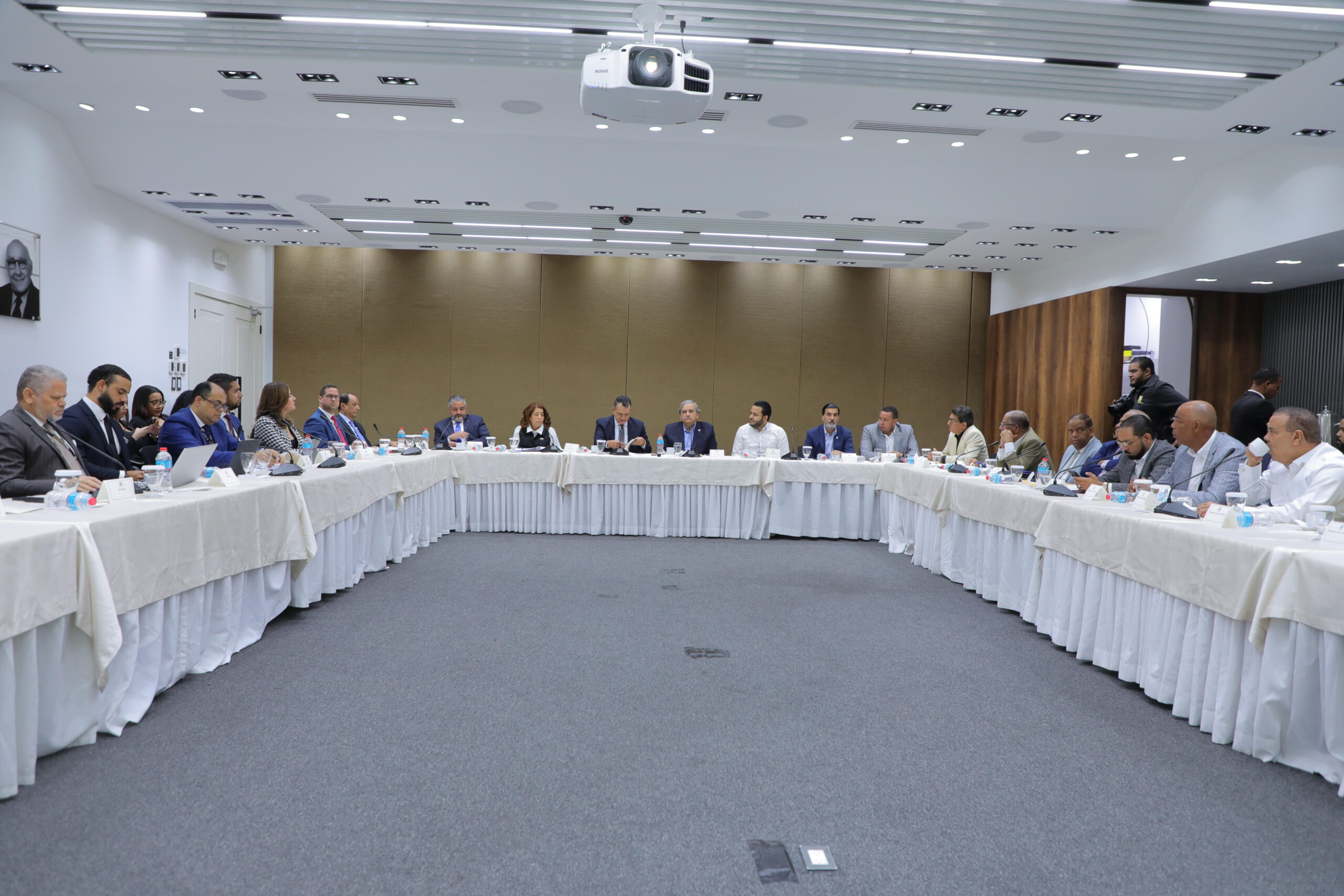 Diputados y JCE avanzan el estudio proyecto candidaturas independientes