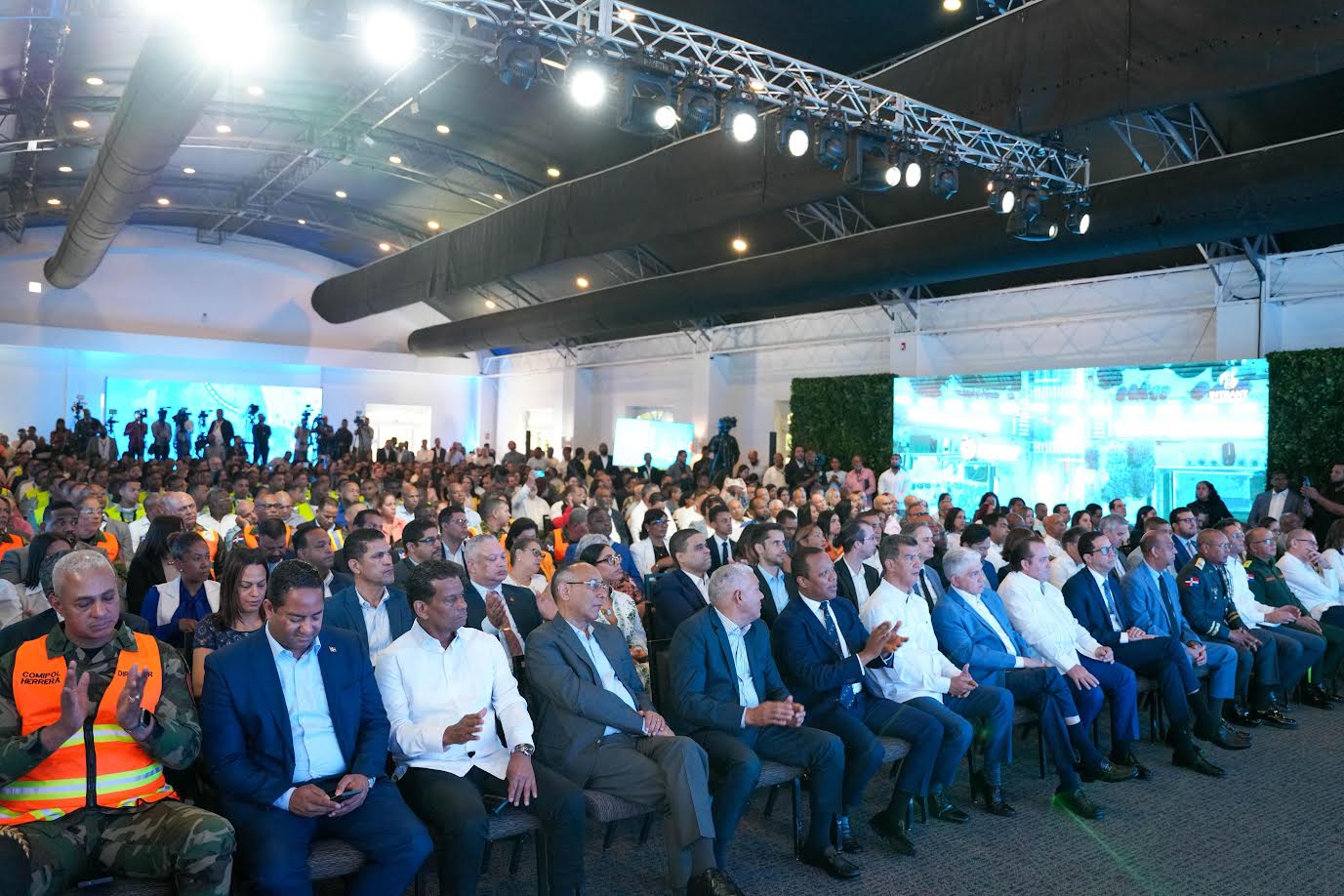 Gobierno presenta nueva estrategia integral para la gestión del tránsito en el Gran Santo Domingo