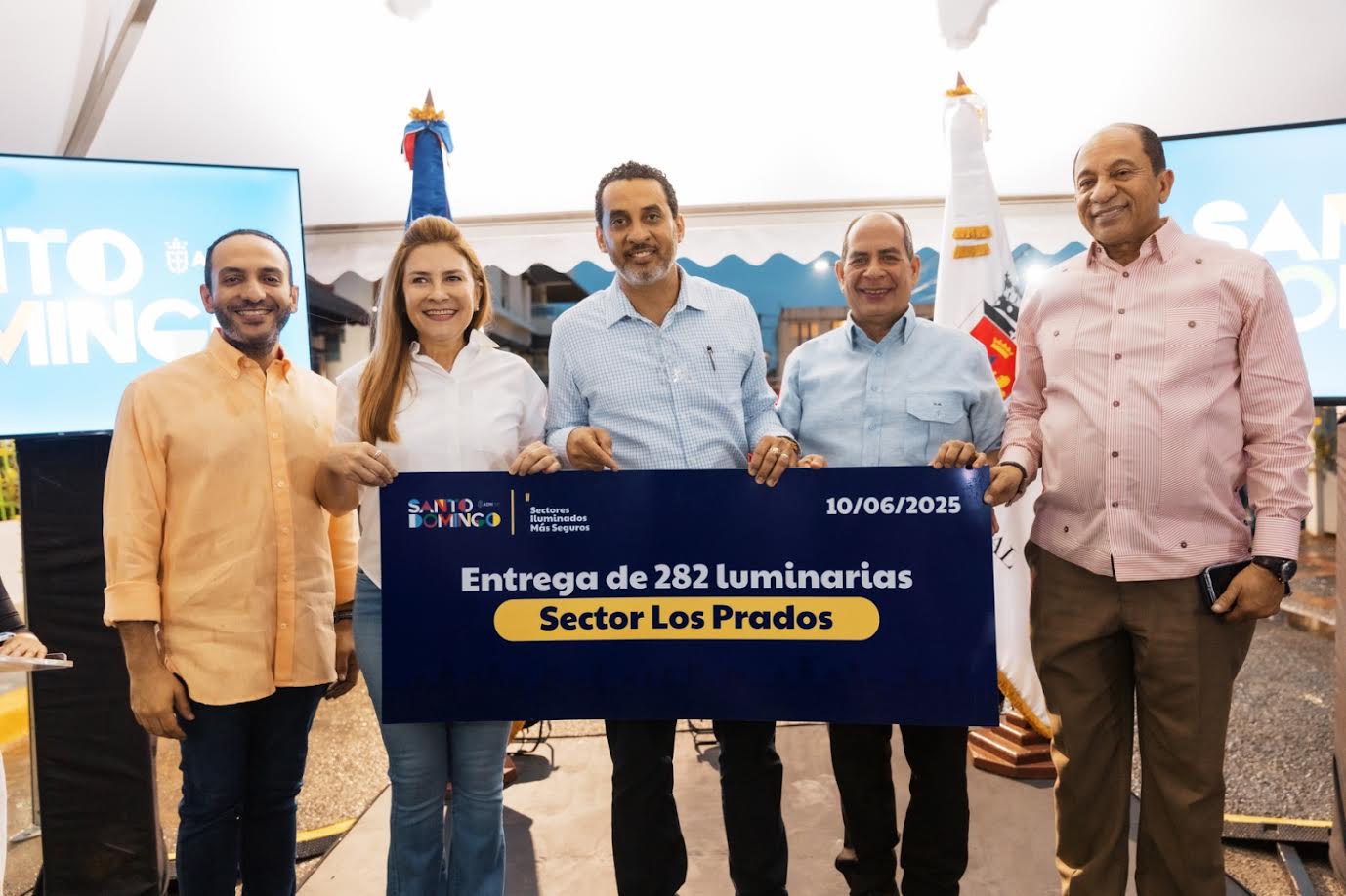 Carolina entrega 282 luminarias led instaladas para mayor seguridad en Los Prados