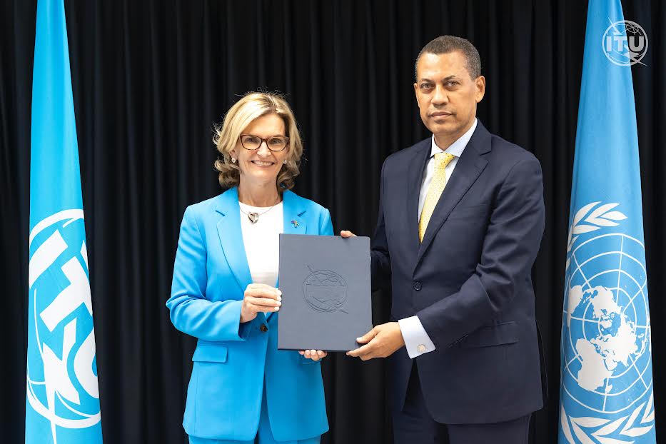 RD firma acuerdo con la UIT para crear ciudades inteligentes