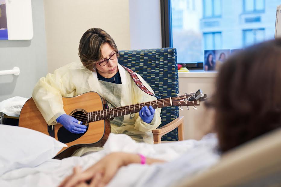 Musicoterapia ayuda a tratar la ansiedad en pacientes con cáncer