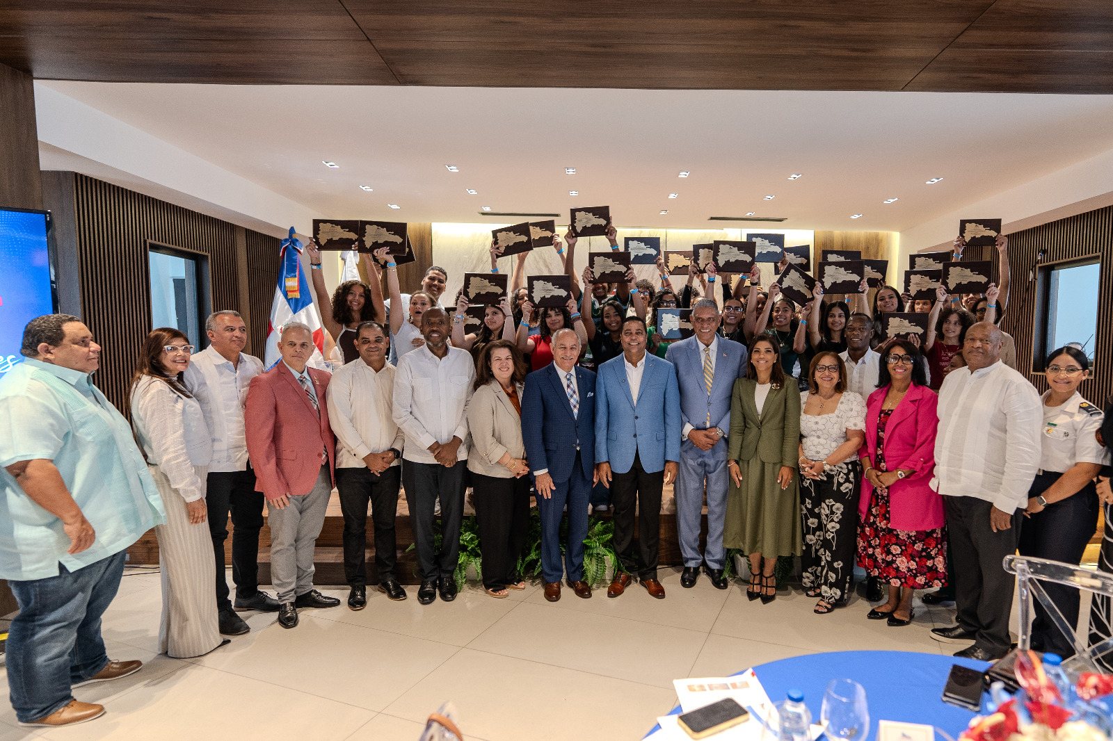 Liga Municipal Dominicana celebra reconocimiento especial de 27 jóvenes dominicanos meritorios de la diáspora