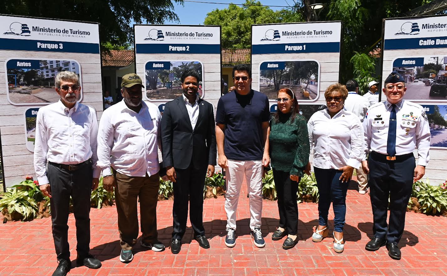 David Collado inicia reordenamiento de Boca Chica entrega obras e inicia otras.