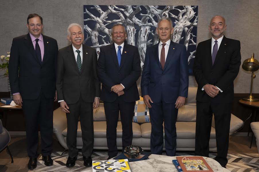 Presidente ejecutivo de Banreservas recibe visita de ejecutivos del BHD