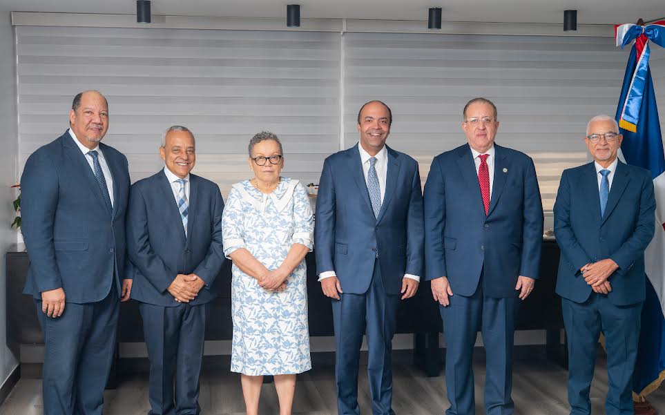 REFIDOMSA posesiona nuevos miembros de su Consejo y celebra primera sesión