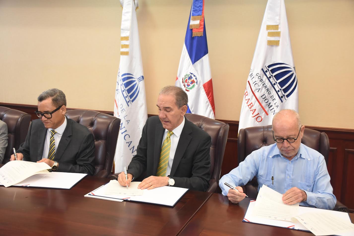 MESCyT, Trabajo y Uniromana impulsan educación y empleo en la región Este con nuevo convenio