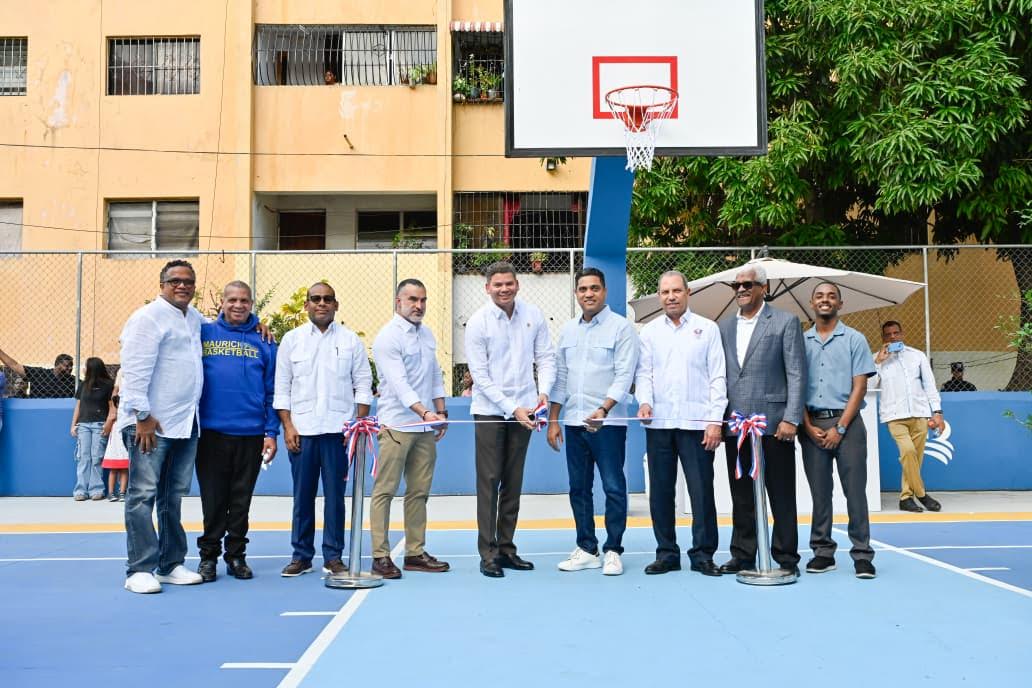 Banreservas remodela emblemática cancha mixta en Villa Consuelo