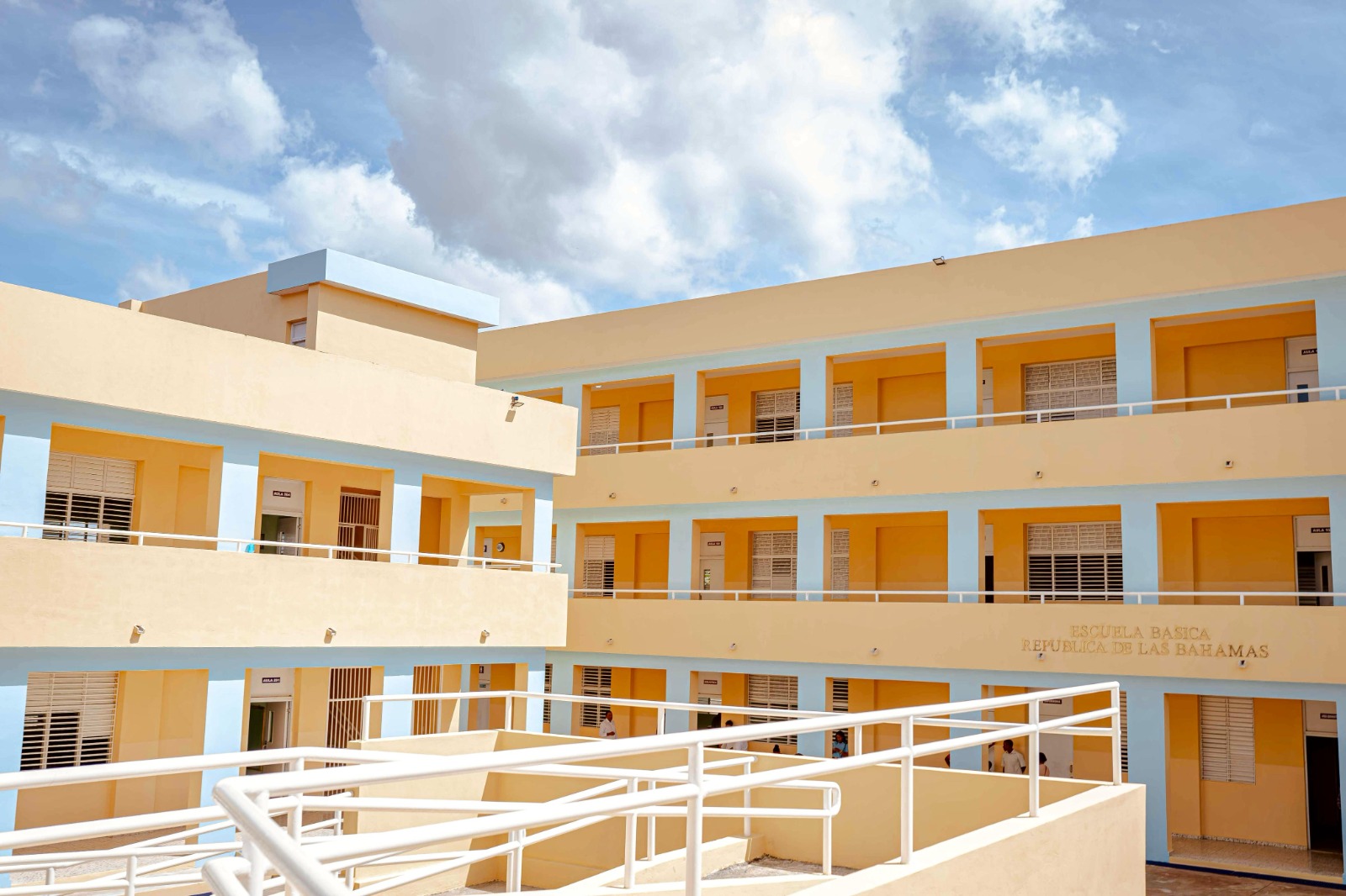 Comisionado Presidencial explica verificación previa a pagos de mantenimiento escolar