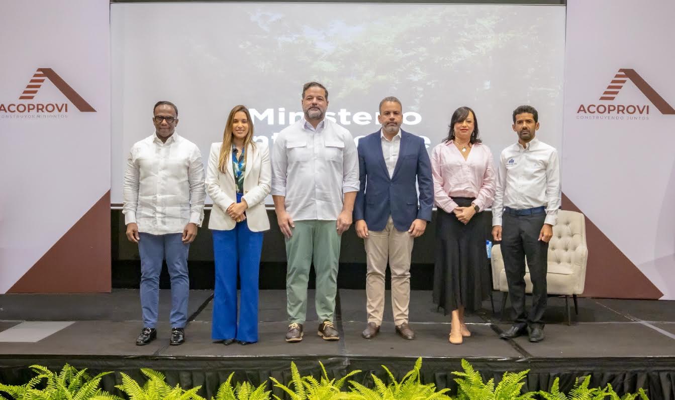 Paíno Henríquez aborda permisología ambiental con ACOPROVI