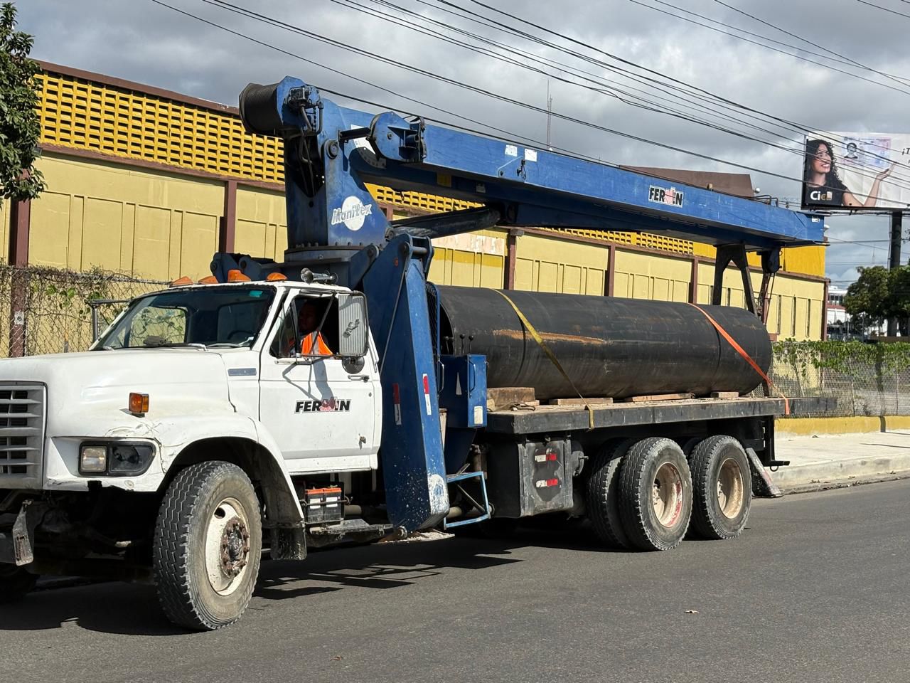 CAASD trabaja en corrección averías provocadas por empresa construye paso a desnivel en la 27 de Febrero