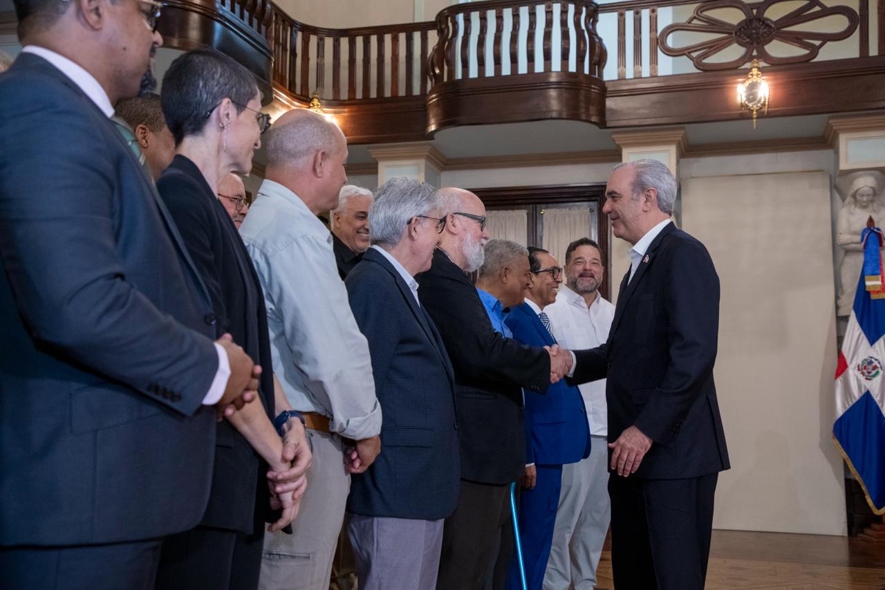 Presidente juramenta comité gestor ambiental