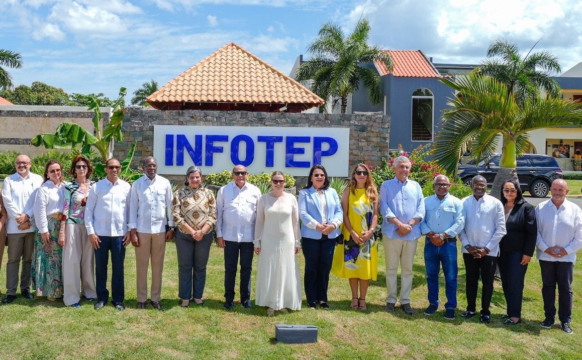 Presidenta de Baleares resalta formación y valora modelo del INFOTEP