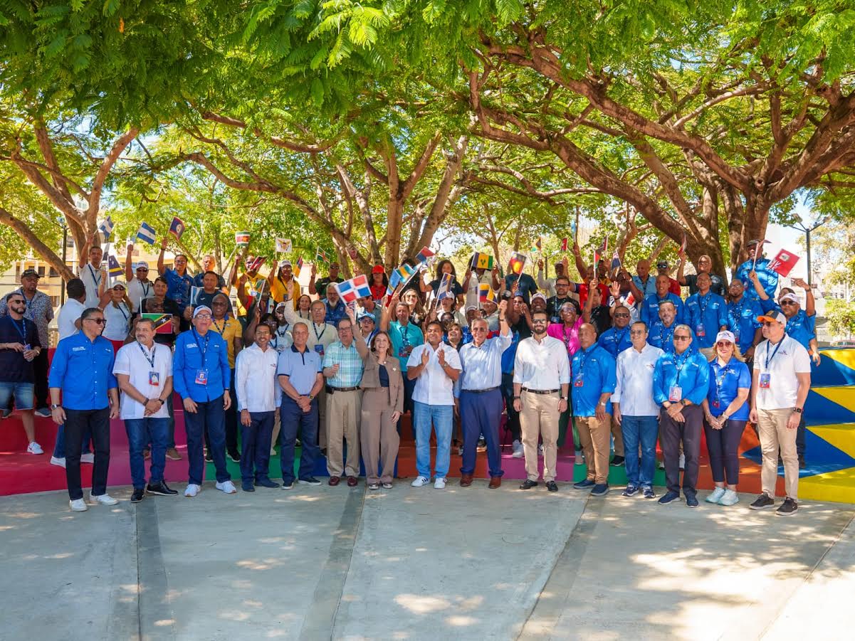 Carolina recibe a jefes de las delegaciones de los Juegos Centroamericanos y del Caribe en el parque Taíno