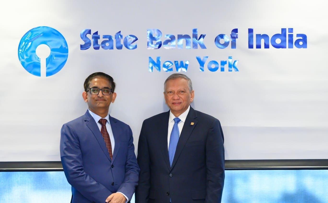 Leonardo Aguilera visita State Bank of India en Nueva York