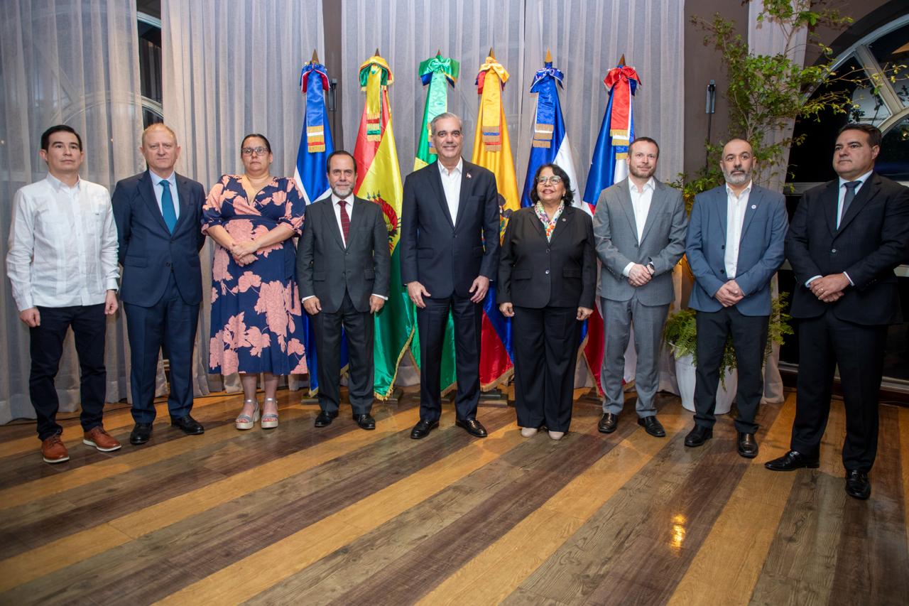 Presidente Abinader participa en clase sobre rendición de cuentas