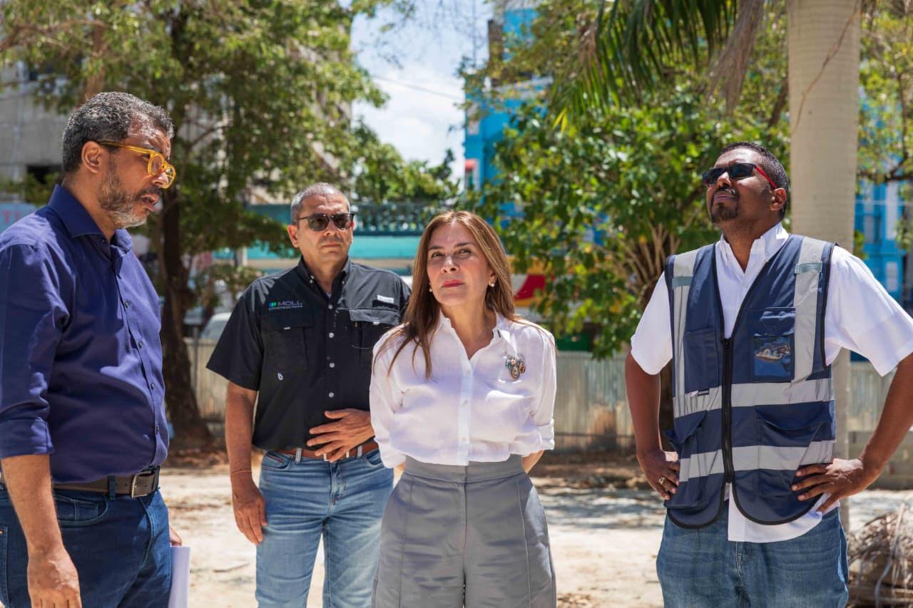 Carolina informa que ejecución del remozamiento del parque Enriquillo ha avanzado en un 45 %