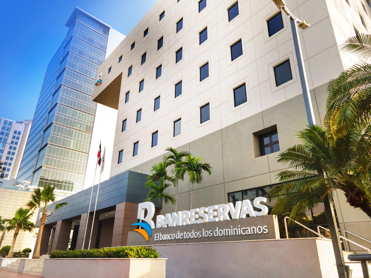 Banco de Reservas recibe cuatro galardones internacionales de World Finance