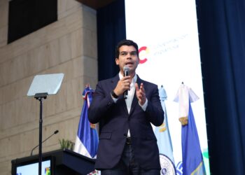 Wellington Arnaud destaca saneamiento del arroyo Gurabo en LatinoSan 2026