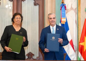 Abinader y presidenta de Surinam fortalecen cooperación bilateral y acuerdos estratégicos