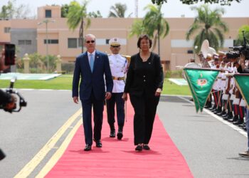 Presidente Abinader recibe a su homóloga de Surinam, Jennifer Geerlings-Simons, en visita oficial
