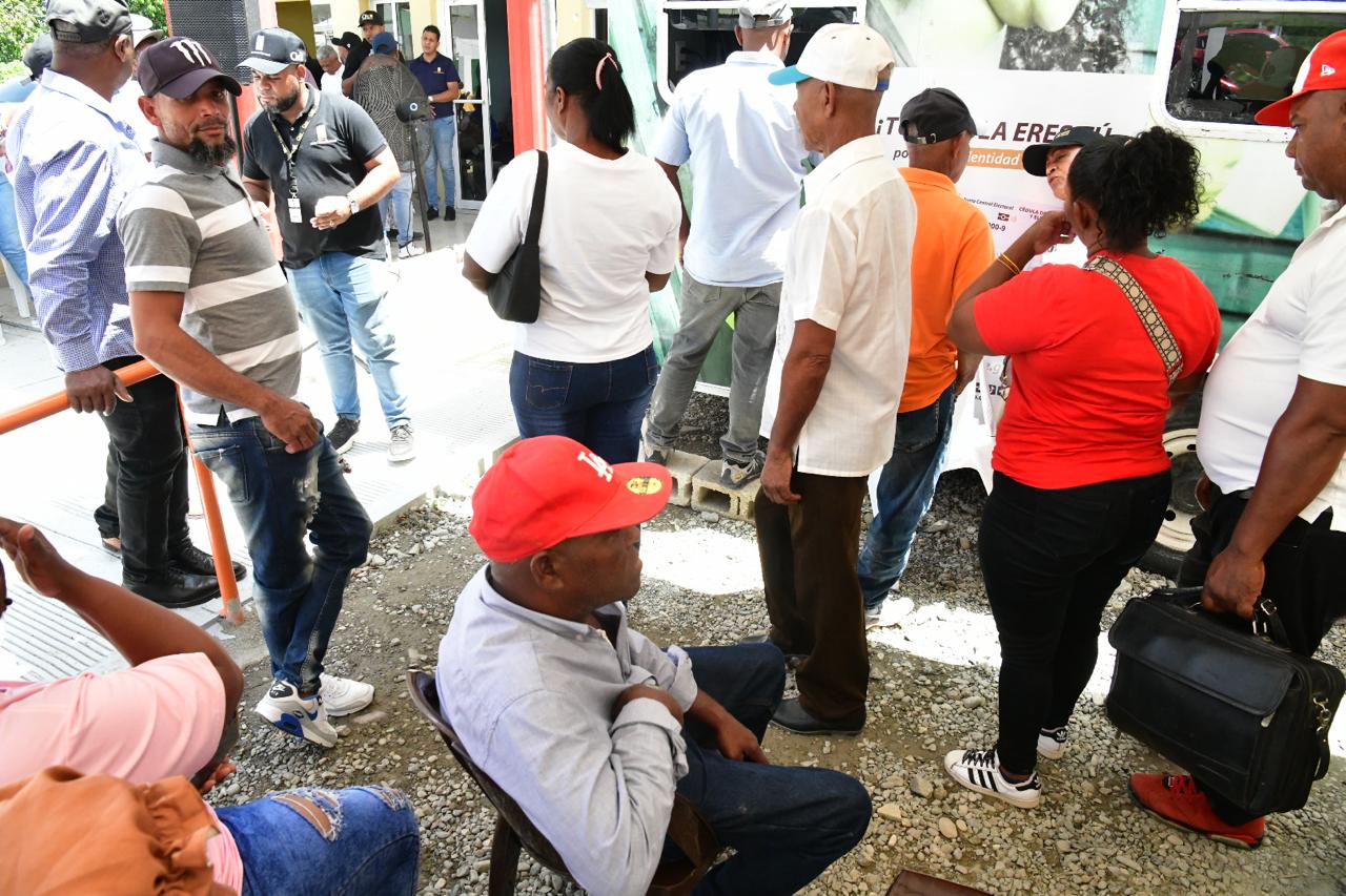 JCE beneficia a más de 1,100 personas en jornada de cedulación en Pedro Corto