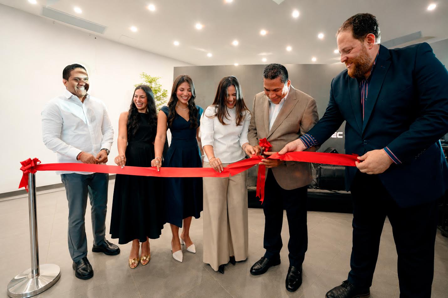 AUTOMIA inaugura Centro de Experiencia OMODA | JAECOO en Santiago y amplía su presencia en el Norte