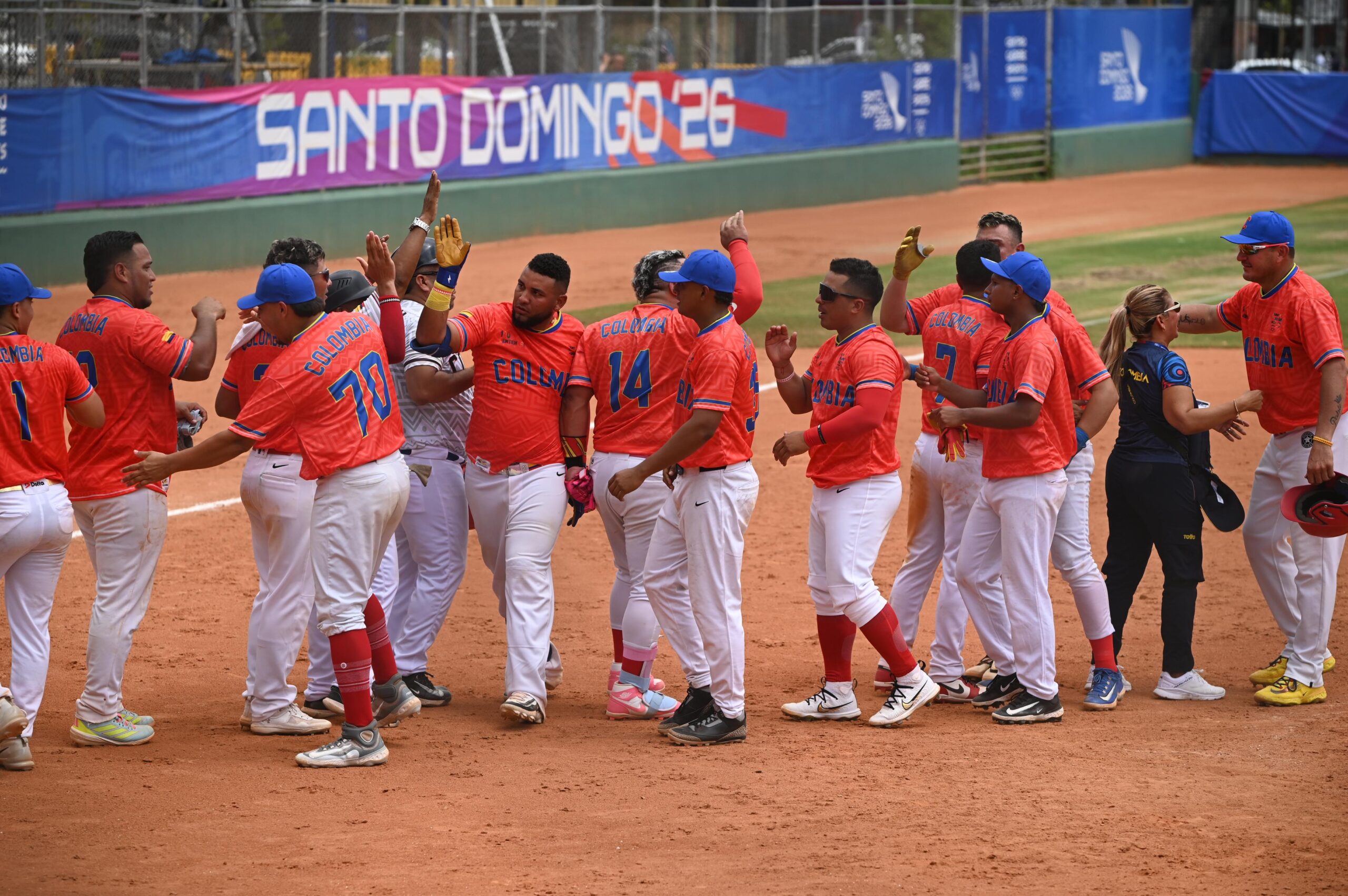 Colombia inicia con triunfo en softbol masculino