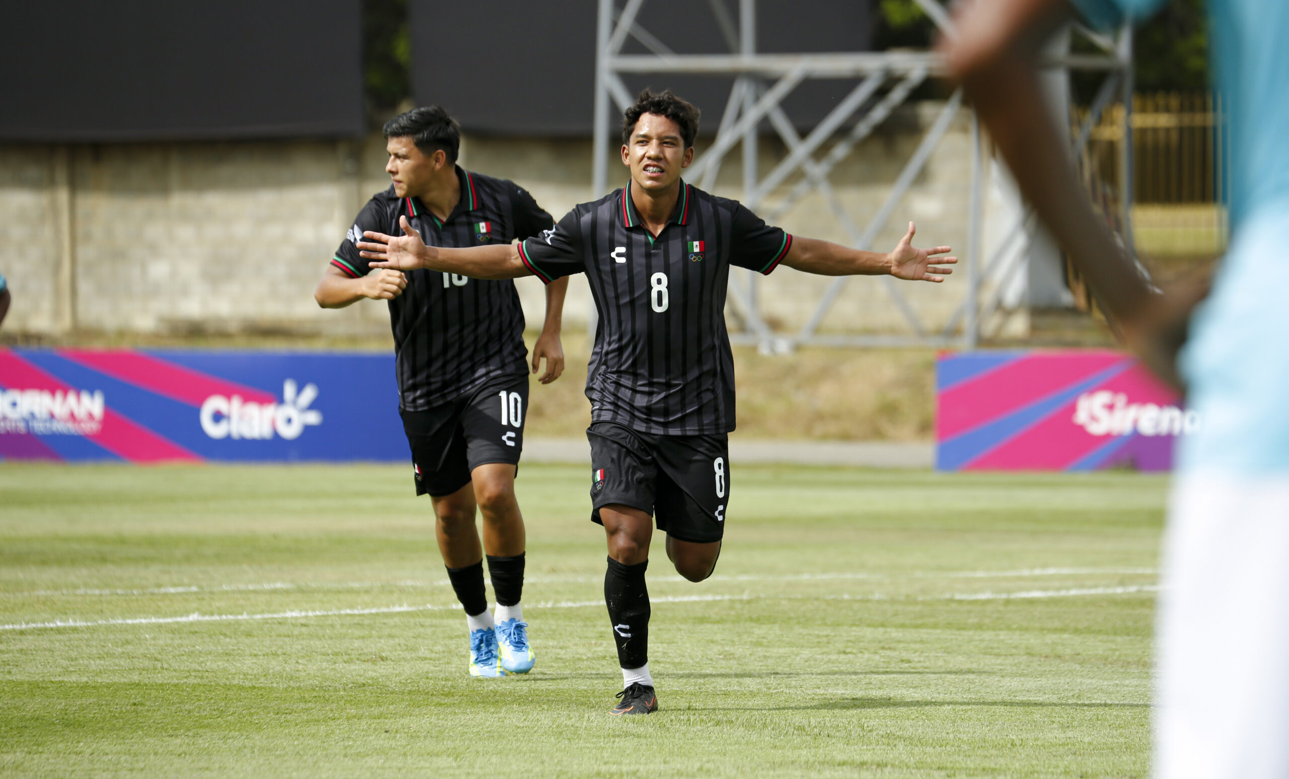 México golea a Panamá y avanza a la final del fútbol masculino