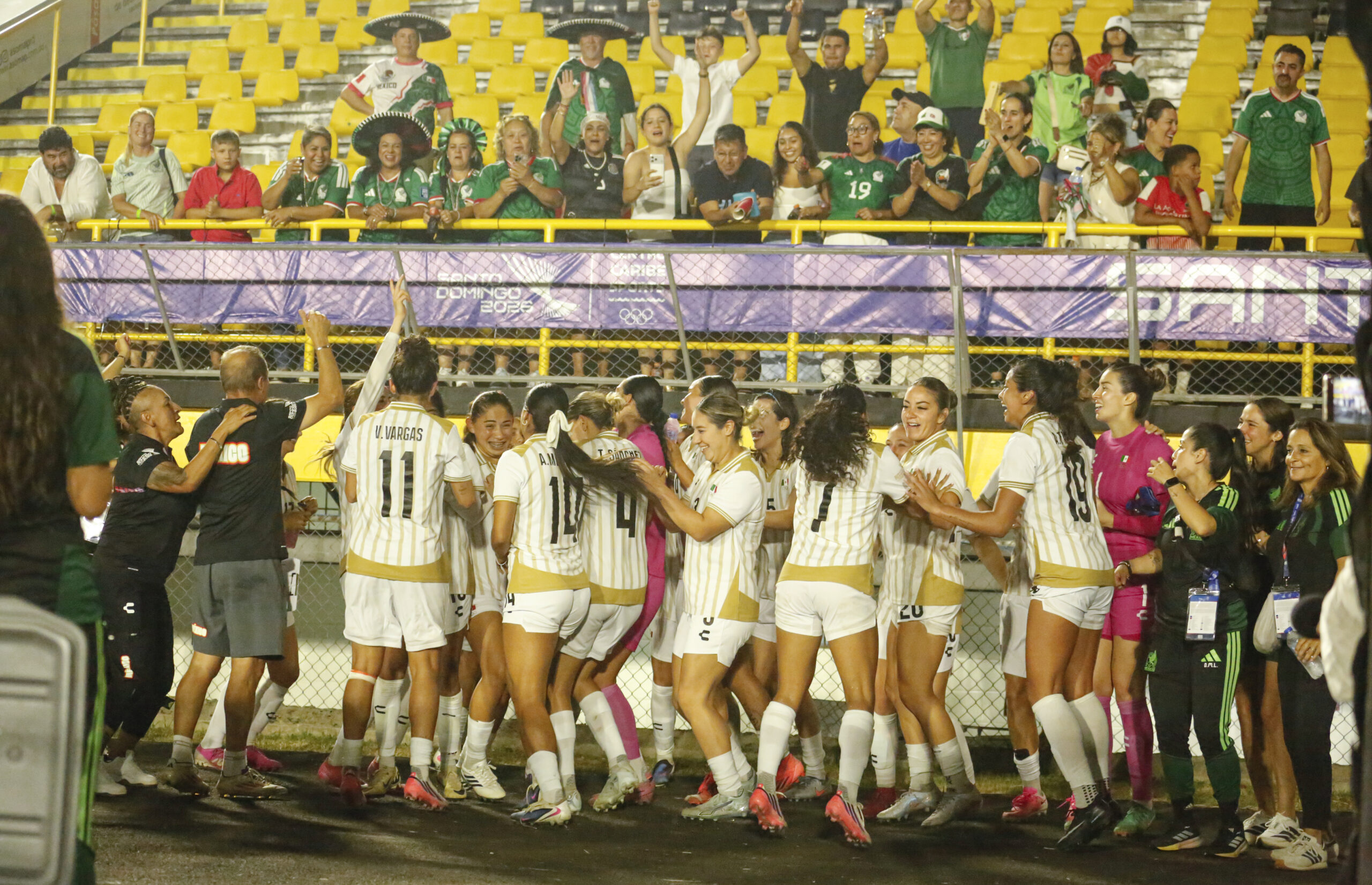 México avanza a la final del fútbol femenino tras vencer a El Salvador en tiempo extra