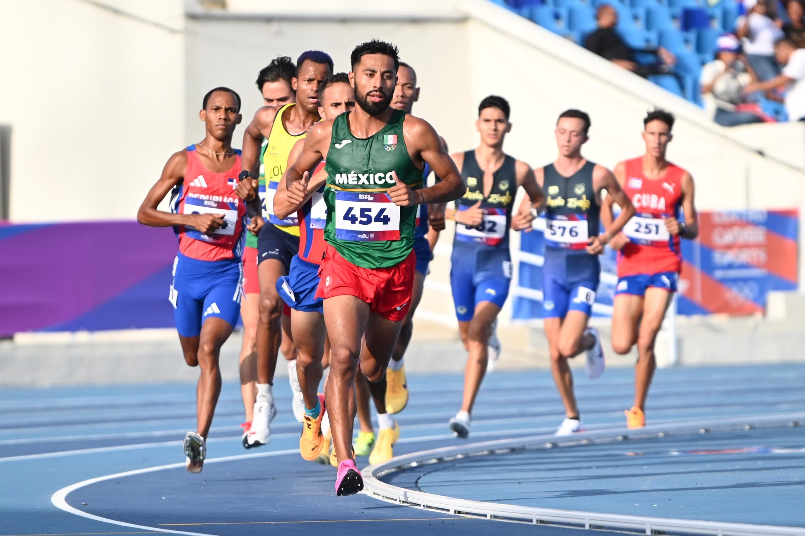 México logra el oro en los 5,000 metros del atletismo