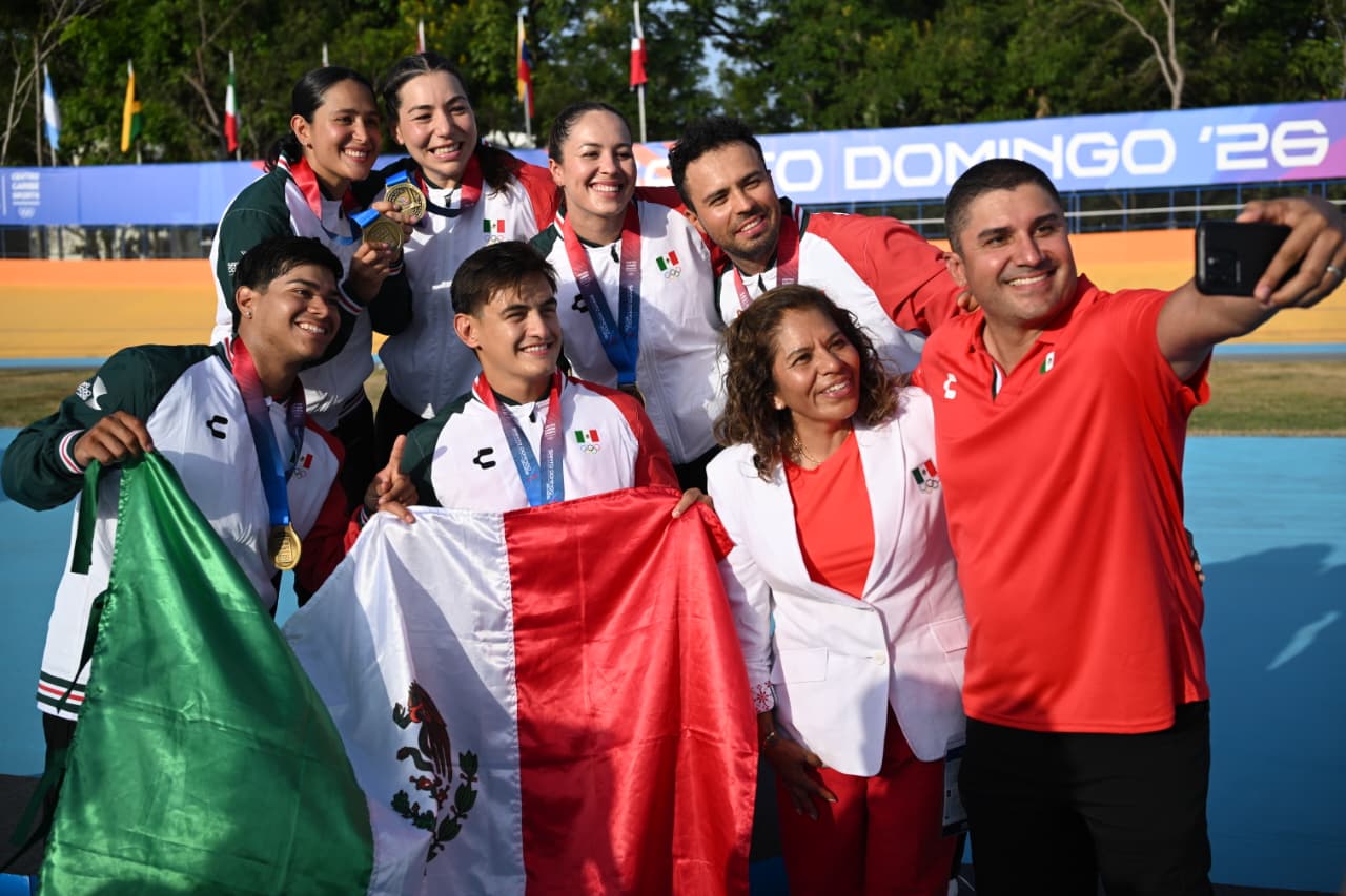 México gana oro en relevo mixto de triatlón
