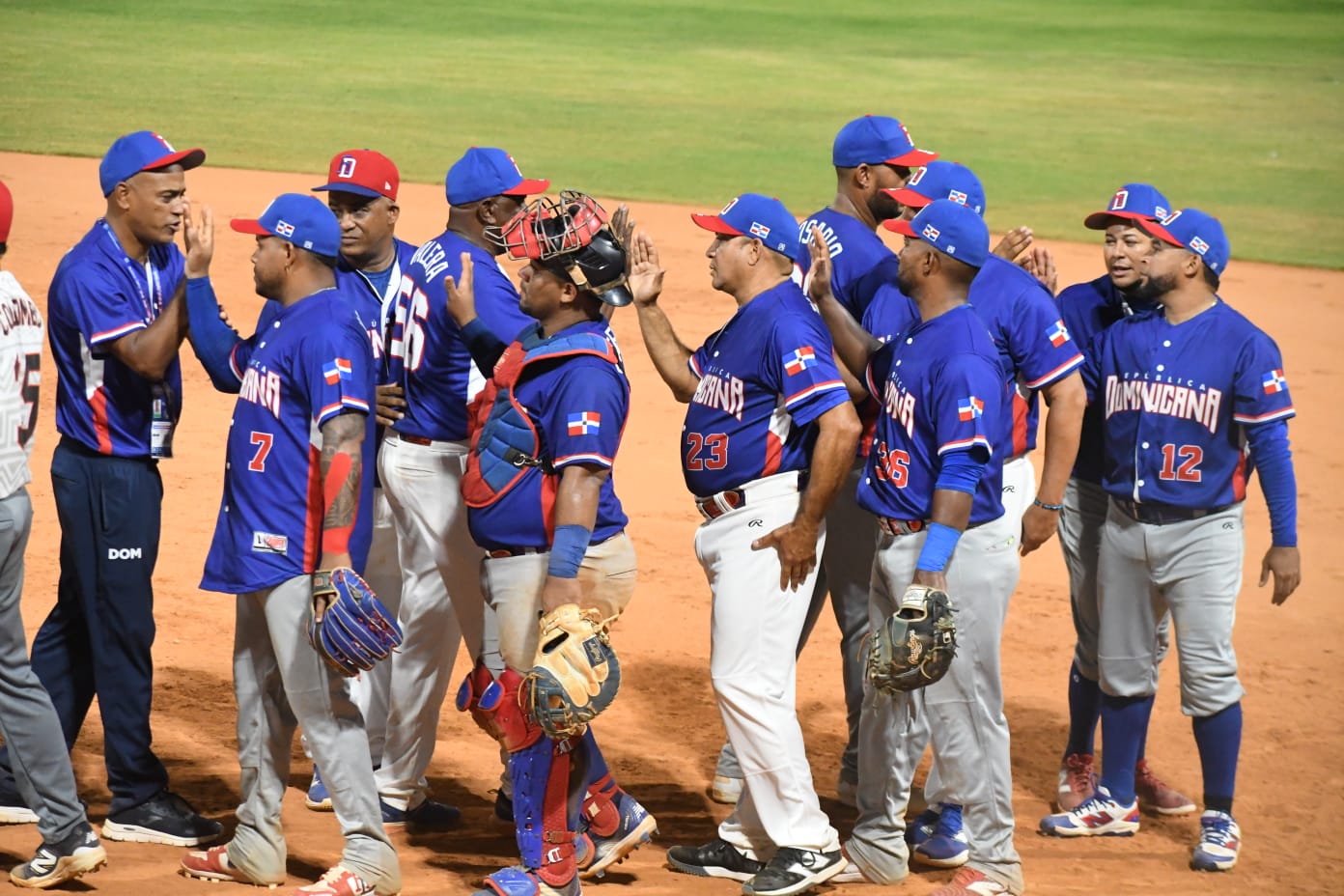 Jonni Suriel lanza no hit no run y República Dominicana vence a Colombia en softbol