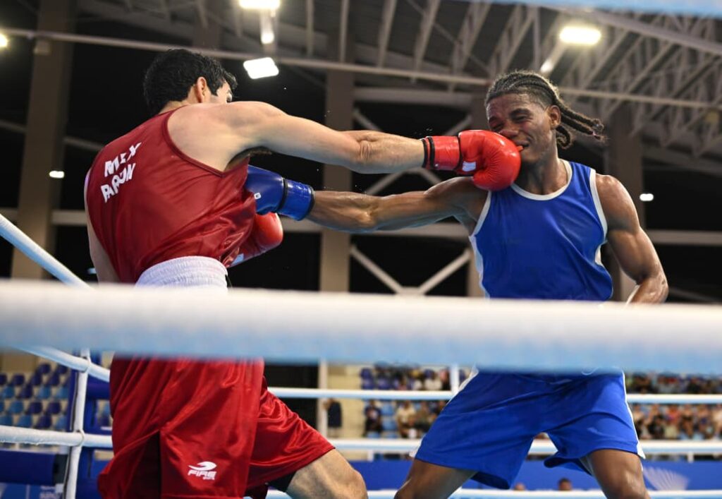 Hugo Barrón supera una dura batalla y avanza en el boxeo de los Juegos Centroamericanos