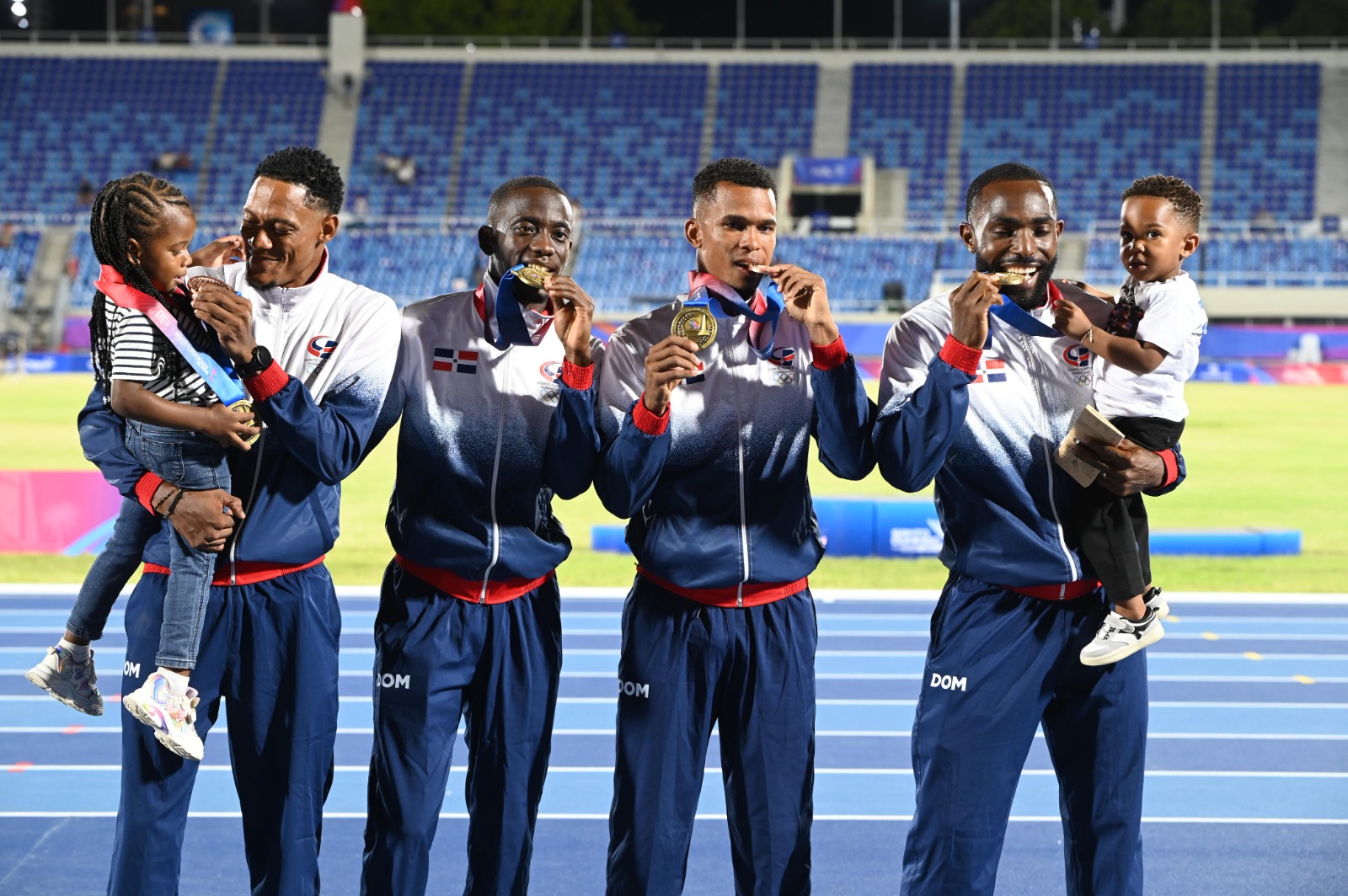 República Dominicana gana oro y rompe récord en relevo 4×100 masculino