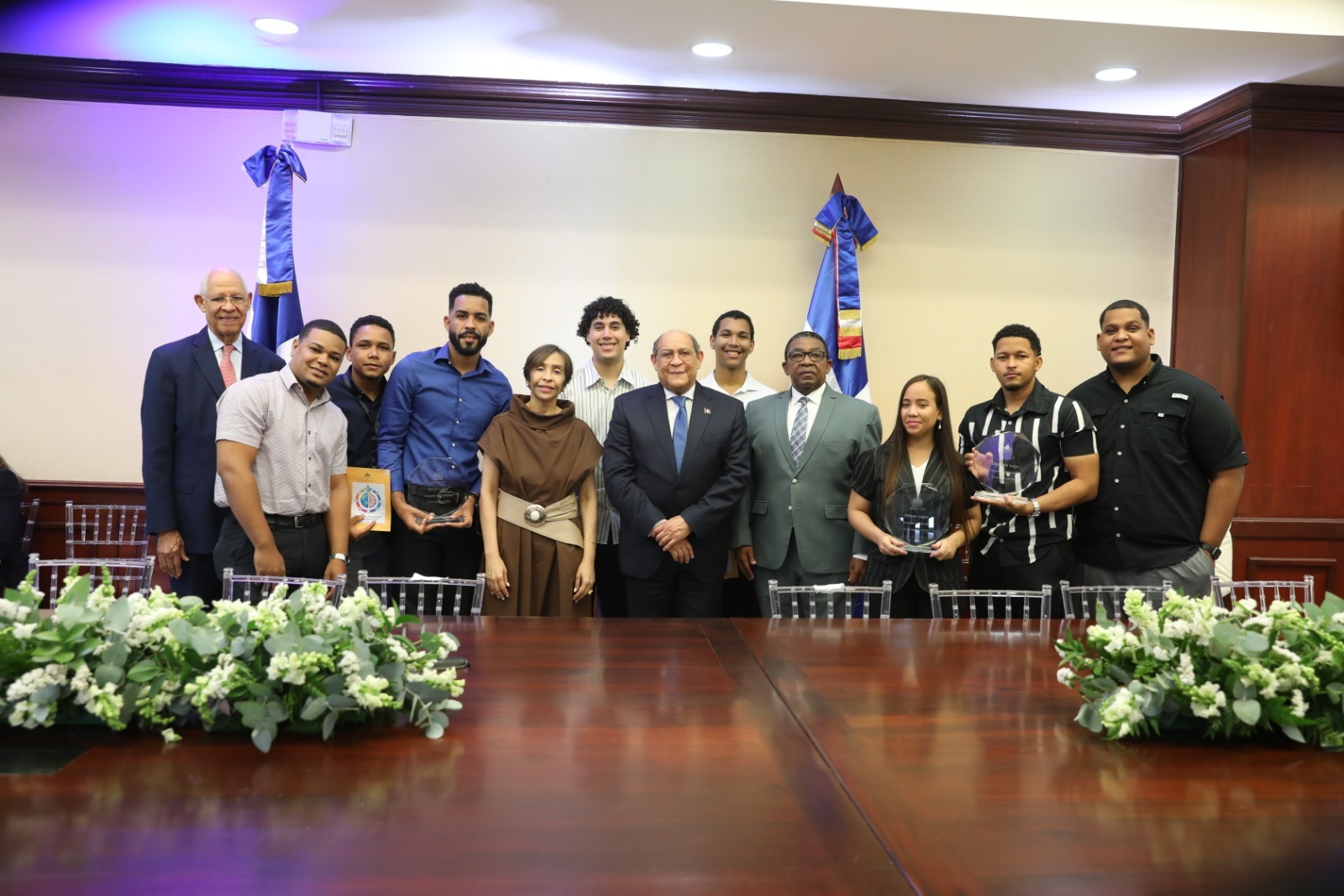 MESCyT reconoce tres emprendimientos universitarios y premia proyectos con RD$1.6 millones