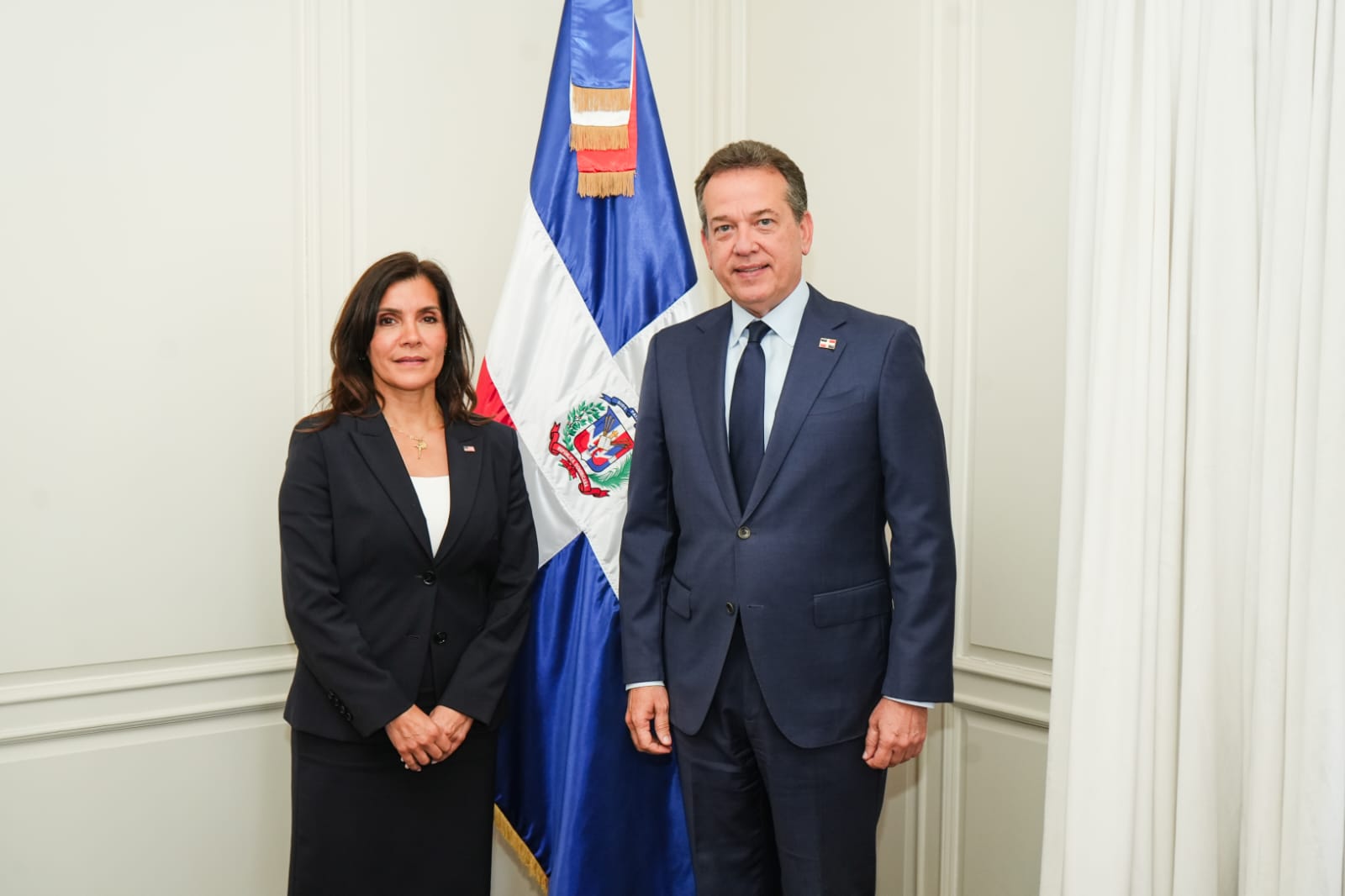 Canciller recibe a embajadora de Estados Unidos para fortalecer relaciones bilaterales