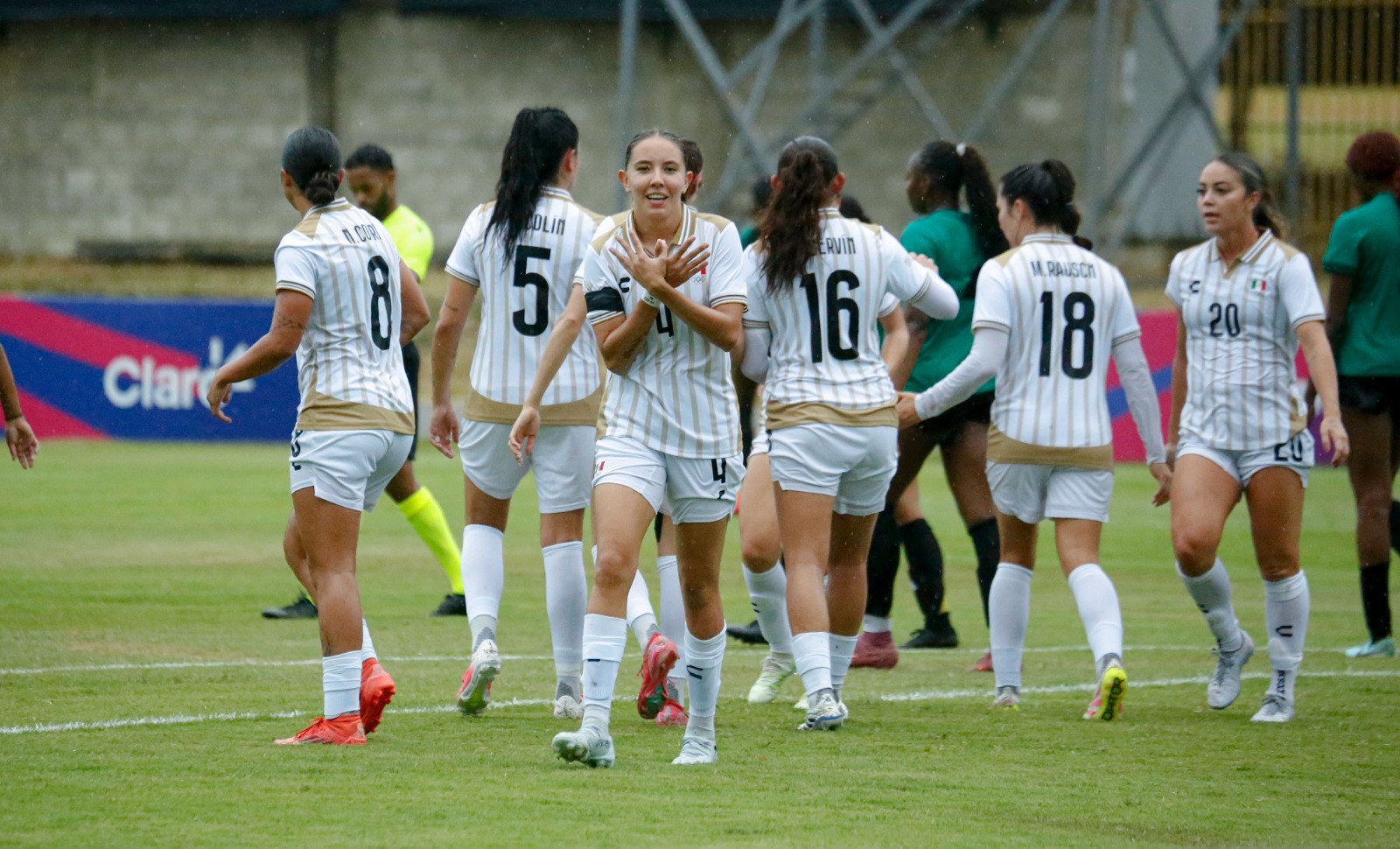 México clasifica a semifinales con goleada sobre Jamaica en el fútbol femenino