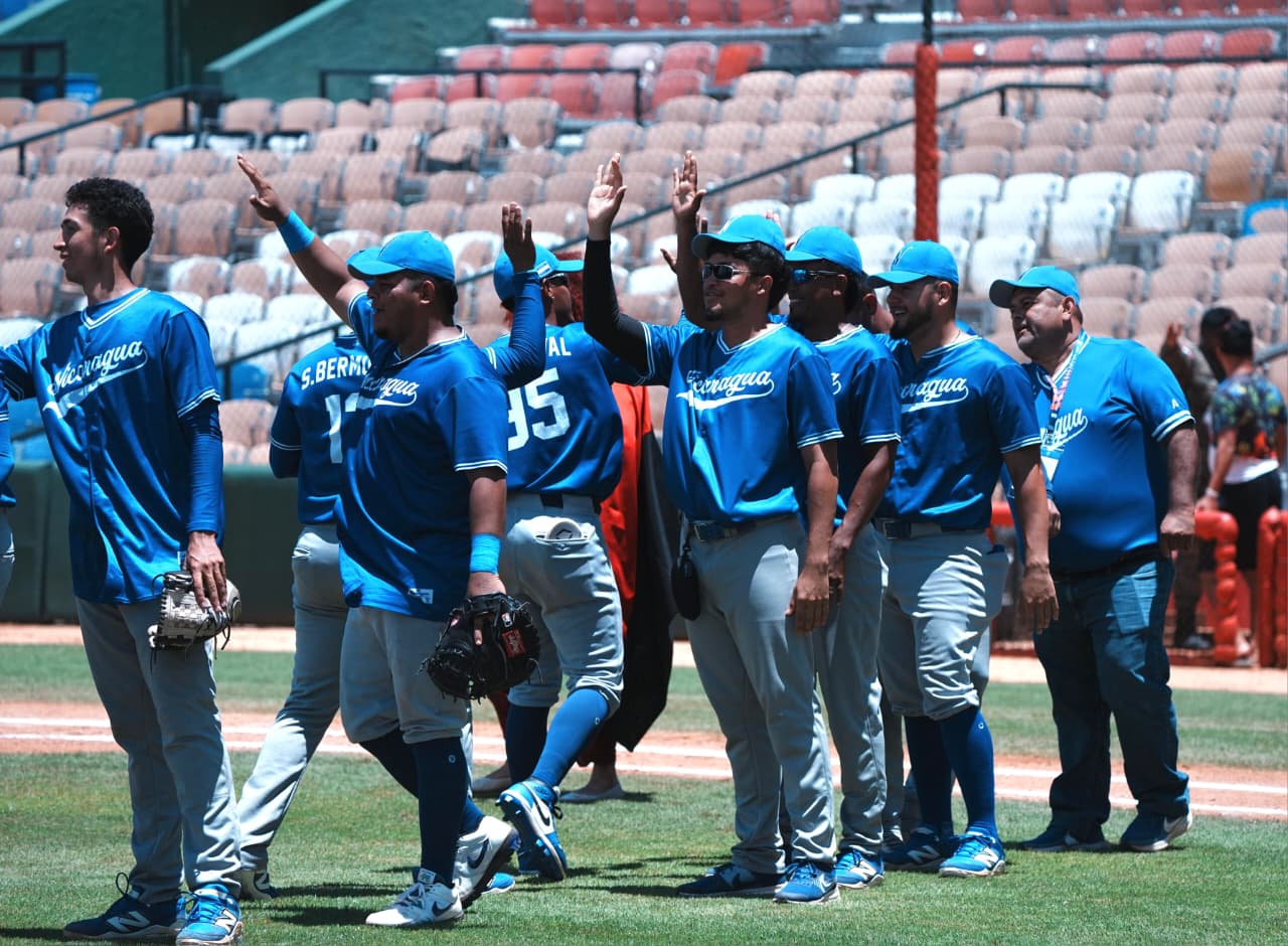 Nicaragua remonta ante Cuba y sigue con vida en el béisbol de Santo Domingo 2026