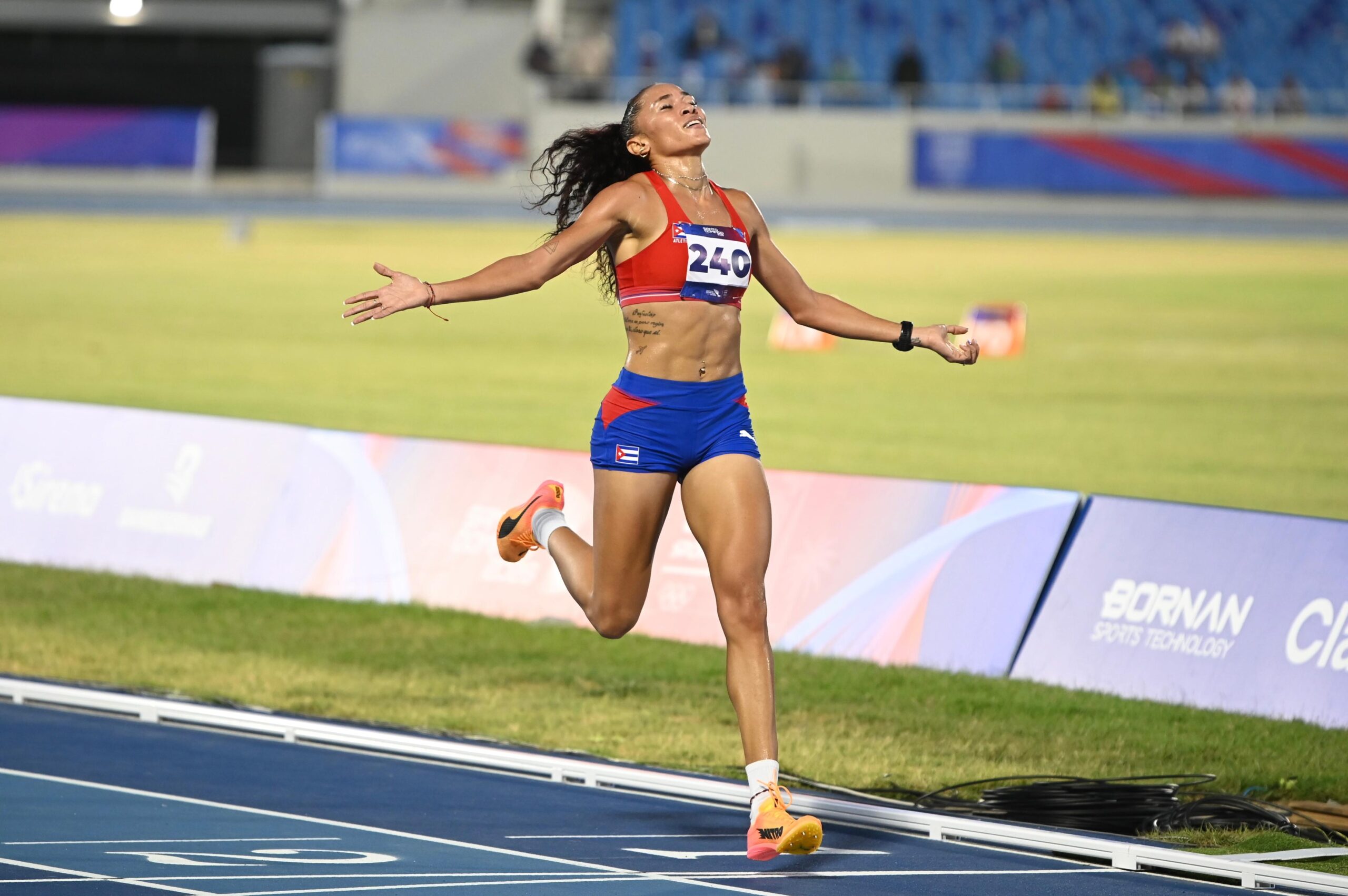 Cuba conquista el oro en los 5,000 metros femeninos