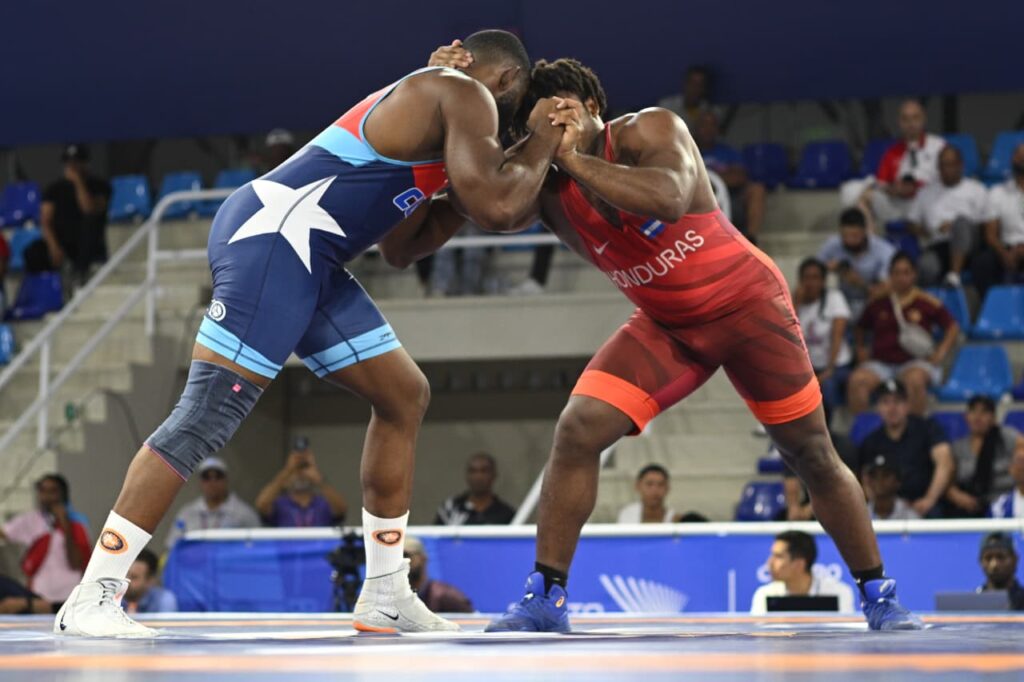 Óscar Pino completa el dominio de Cuba en la lucha grecorromana con el oro en los 130 kg
