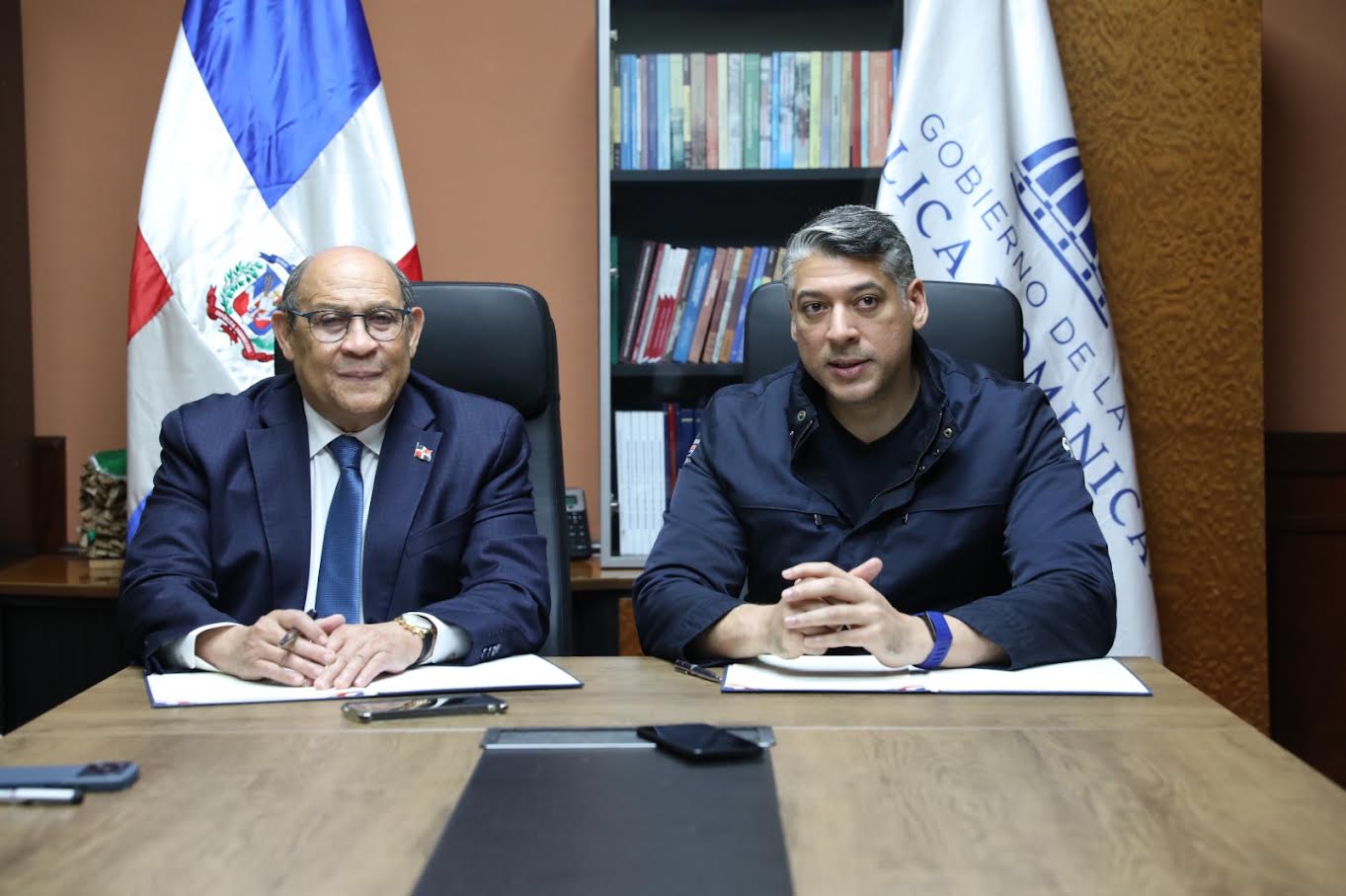 MESCyT y Arajet impulsarán formación de profesionales para expansión de la industria aeronáutica